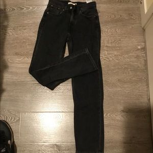 Women Black Levi’s